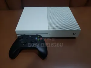 Xbox One S 1tb With 17 Games and 1 Wireless Pad