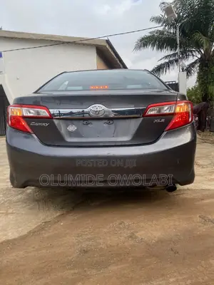 Toyota Camry XLE 4dr Sedan (2.5L 4cyl 6A) 2013 Gray