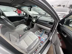 Toyota Camry XLE 4dr Sedan (2.5L 4cyl 6A) 2014 Silver