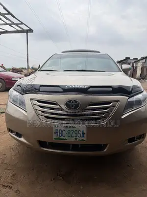 Toyota Camry XLE V6 4dr Sedan (3.5L 6cyl 6AM) 2008 Gold