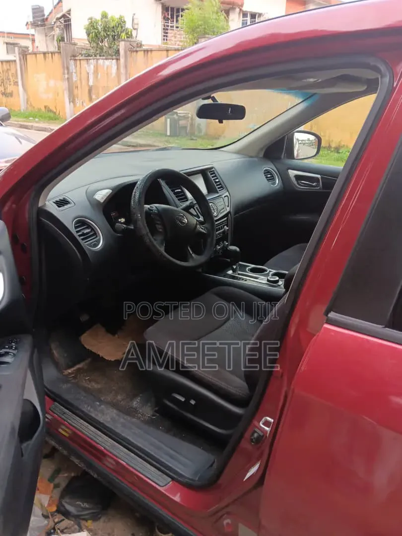 Nissan Pathfinder 2013 Red