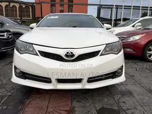 Toyota Camry SE V6 4dr Sedan (3.5L 6cyl 6A) 2012 White