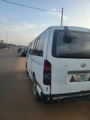 Toyota HiAce 2013 White