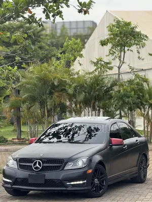 Mercedes-Benz C300 Luxury Sedan RWD (3.0L 6cyl 7A) 2010 Black