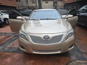 Toyota Camry 2009 Gold