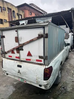 Mitsubishi L200 2009 White