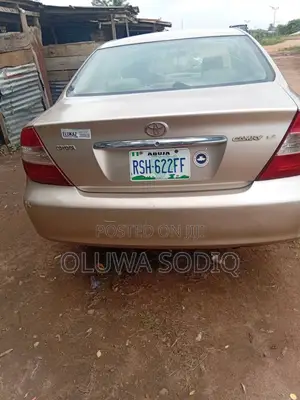 Toyota Camry LE 4dr Sedan (2.4L 4cyl 4A) 2004 Gold