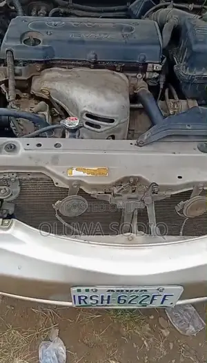Toyota Camry LE 4dr Sedan (2.4L 4cyl 4A) 2004 Gold