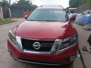 Nissan Pathfinder 2013 Red