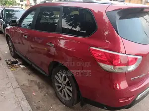 Nissan Pathfinder 2013 Red