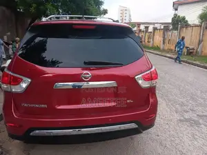 Nissan Pathfinder 2013 Red