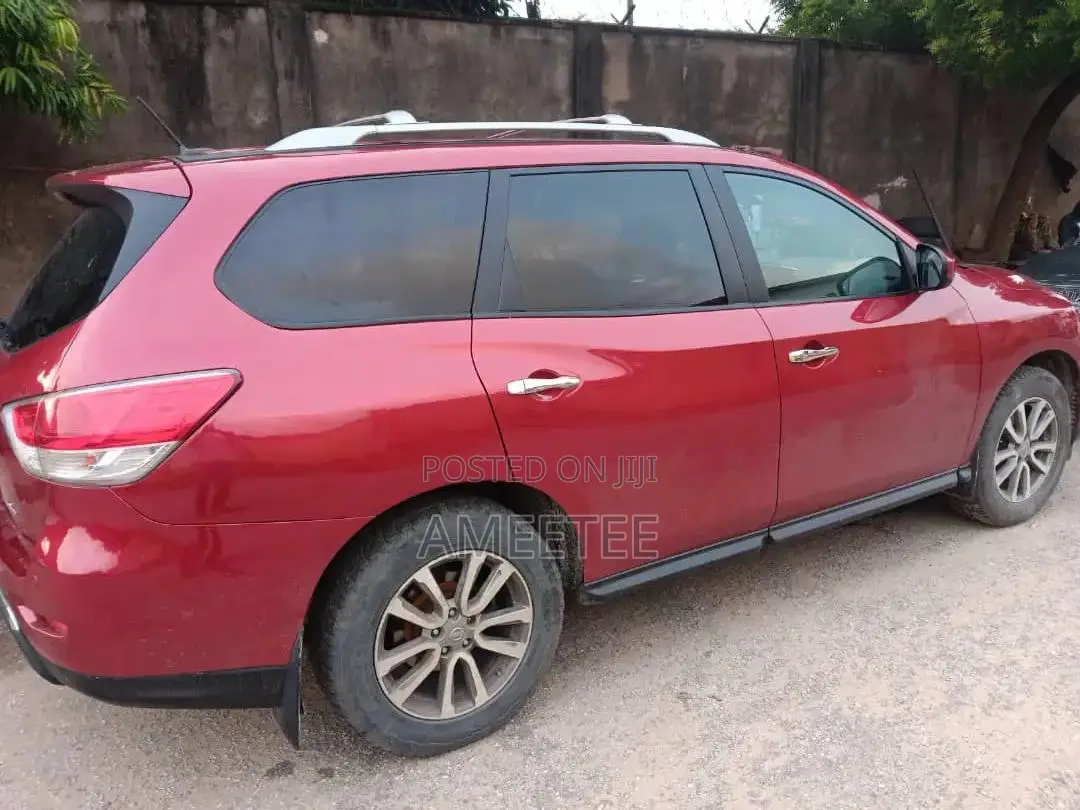 Nissan Pathfinder 2013 Red