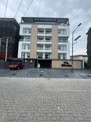 3bdrm Apartment in Lekki Phase 1 for sale