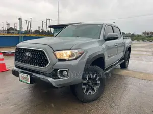 Toyota Tacoma 2018 Silver