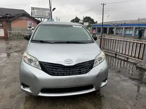 Toyota Sienna LE FWD 8-Passenger 2013 Silver