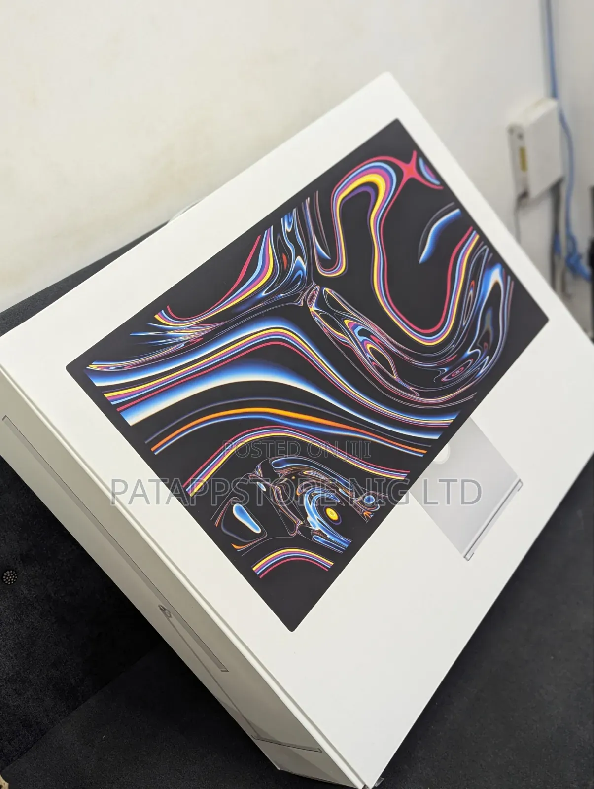Apple Studio Disney Standard Glass