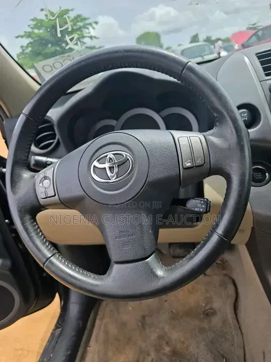 Toyota RAV4 2010 Black