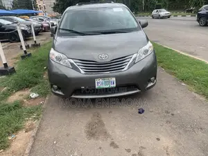 Toyota Sienna 2011 Gray
