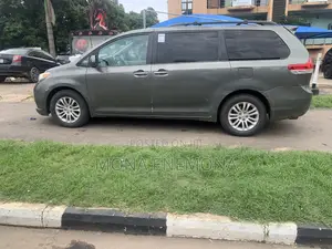 Toyota Sienna 2011 Gray