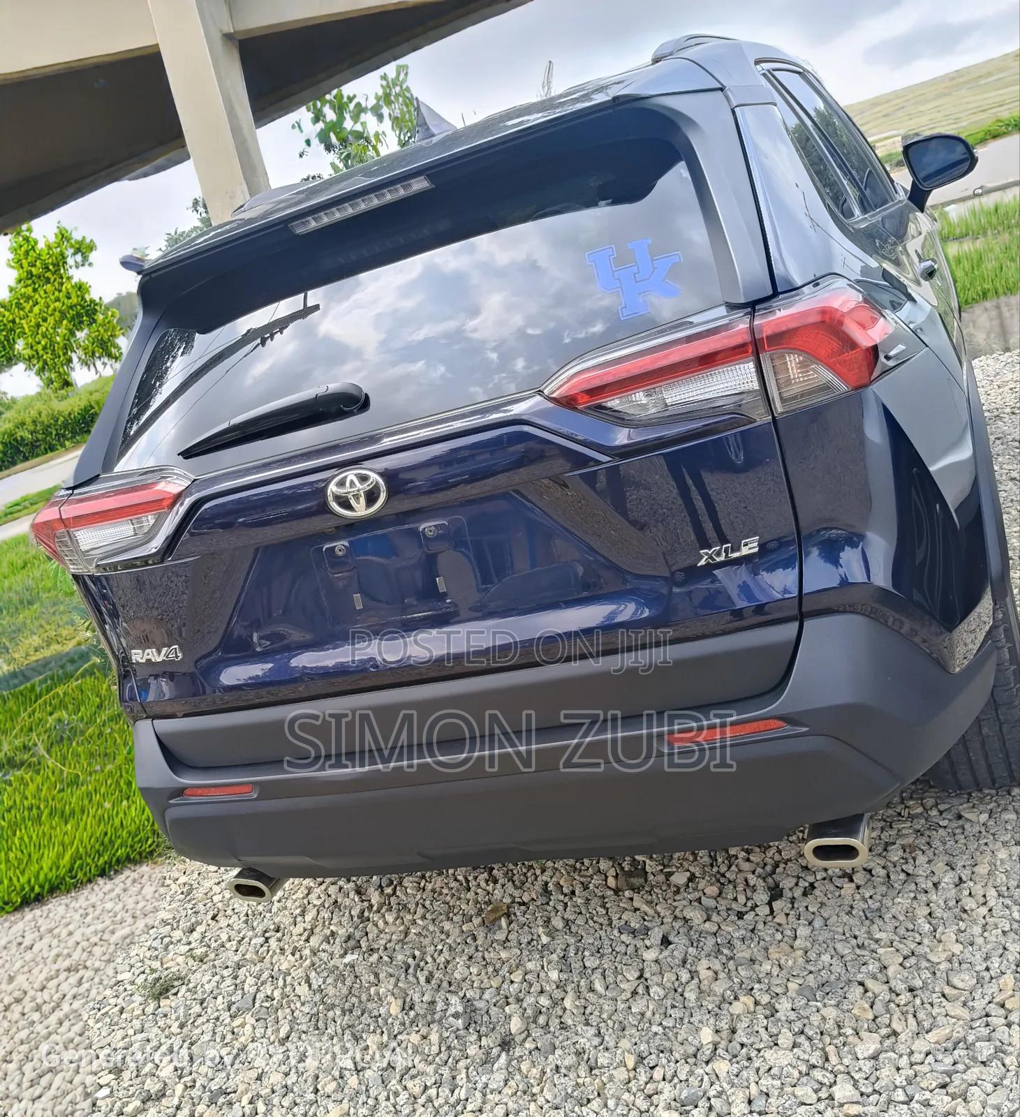 Toyota RAV4 XLE FWD 2020 Blue