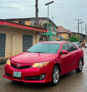 Toyota Camry SE 4dr Sedan (2.5L 4cyl 6A) 2013 Red