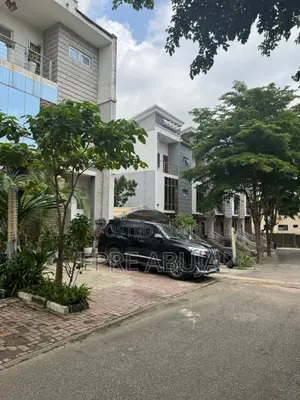 4bdrm Townhouse / Terrace in Guzape District for rent