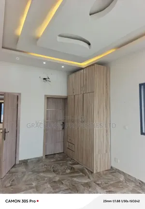 3bdrm Apartment in Lekki Phase 2 for rent