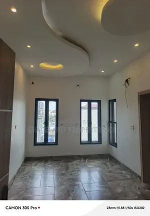 3bdrm Apartment in Lekki Phase 2 for rent