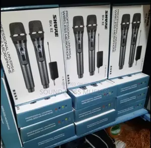 Universal Wireless Microphone BLX 82