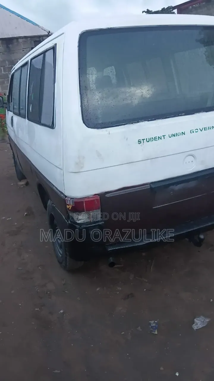 Volkswagen Transporter 2005 White