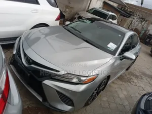 Toyota Camry XSE FWD (2.5L 4cyl 8AM) 2018 Gray
