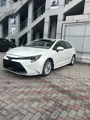 Toyota Corolla XLE 2020 White