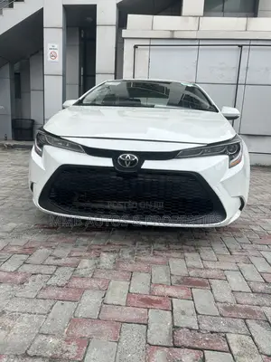 Toyota Corolla XLE 2020 White