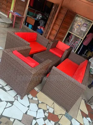 Out Door Charis With the Table