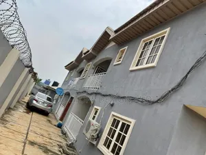 11bdrm Block of Flats in Ikorodu Garage for sale