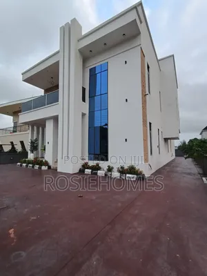 5bdrm Duplex in Chaplain Court, Ogombo for sale