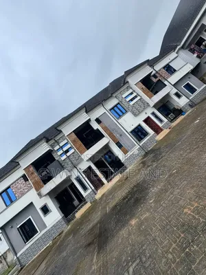 2bdrm Block of Flats in Okhuoromi Off for sale