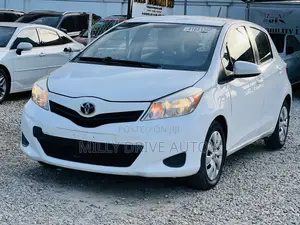 Toyota Yaris LE Hatchback 5dr 2014 White