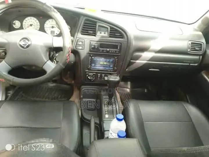 Nissan Pathfinder 2004 Gray