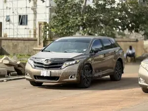 Toyota Venza V6 AWD 2011 Brown