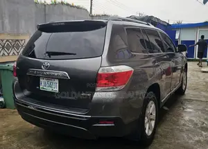 Toyota Highlander SE 3.5L 4WD 2013 Gray