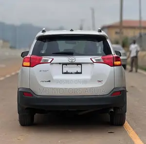Toyota RAV4 XLE 4dr SUV (2.5L 4cyl 6A) 2015 Silver