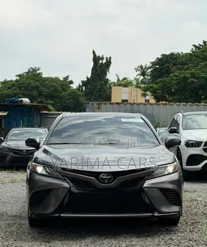 Toyota Camry XSE FWD (2.5L 4cyl 8AM) 2018