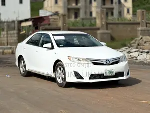 Toyota Camry LE 4dr Sedan (2.5L 4cyl 6A) 2014 White