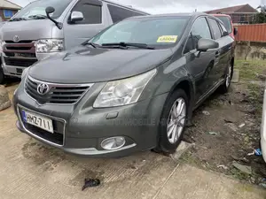 Toyota Avensis 2014 Green