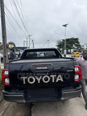 New Toyota Hilux 2025 Black