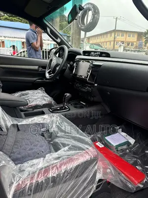 New Toyota Hilux 2025 Black