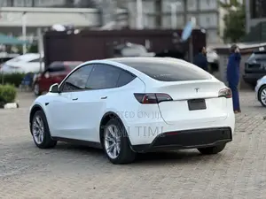 Tesla Model Y 75D kWh Performance 2022 White