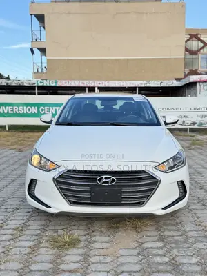 Hyundai Elantra Limited Sedan FWD (1.8L 4cyl 6A) 2016 White