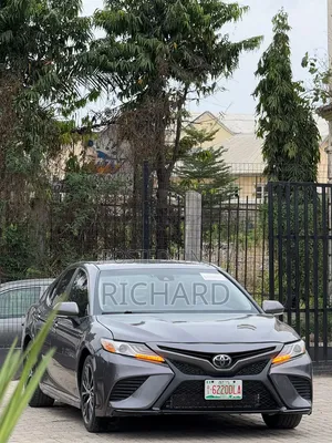 Toyota Camry 2018 Gray
